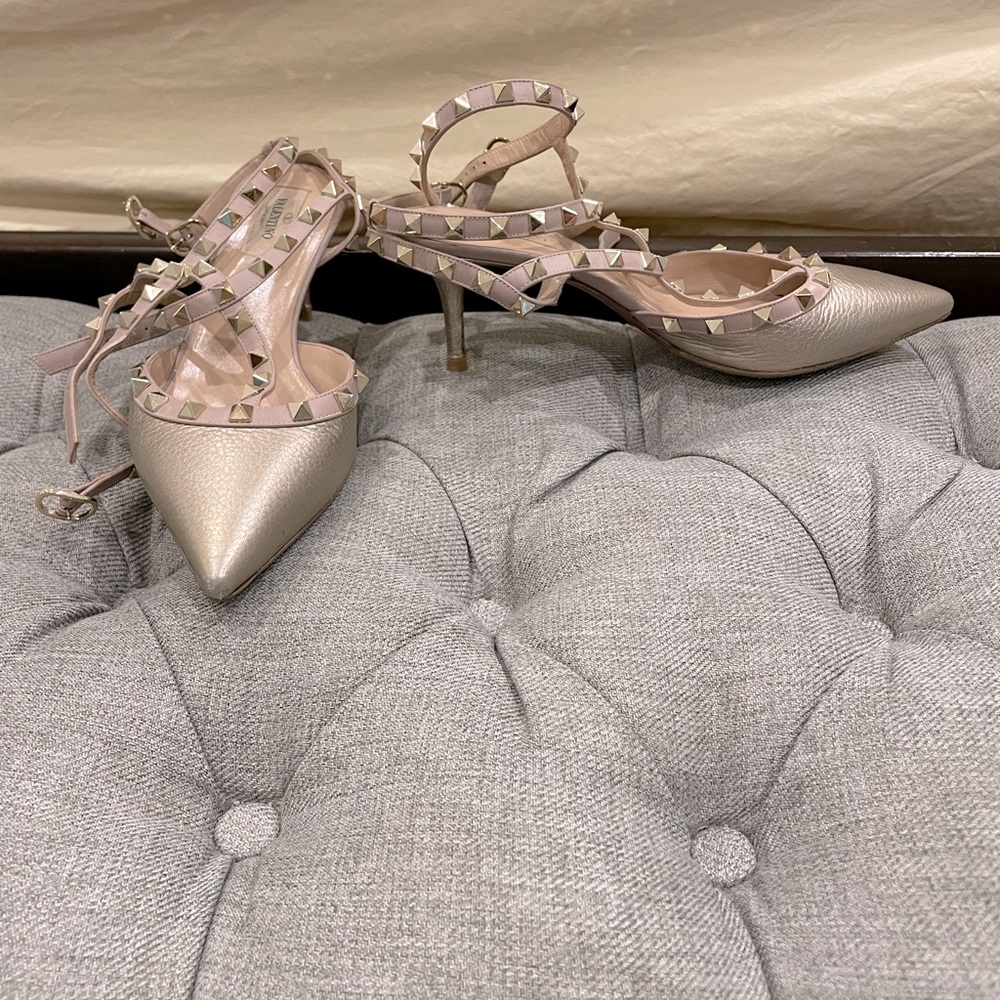 Valentino Garavani Rockstud Authentic Kitten Heel shoes size 39.5 EU